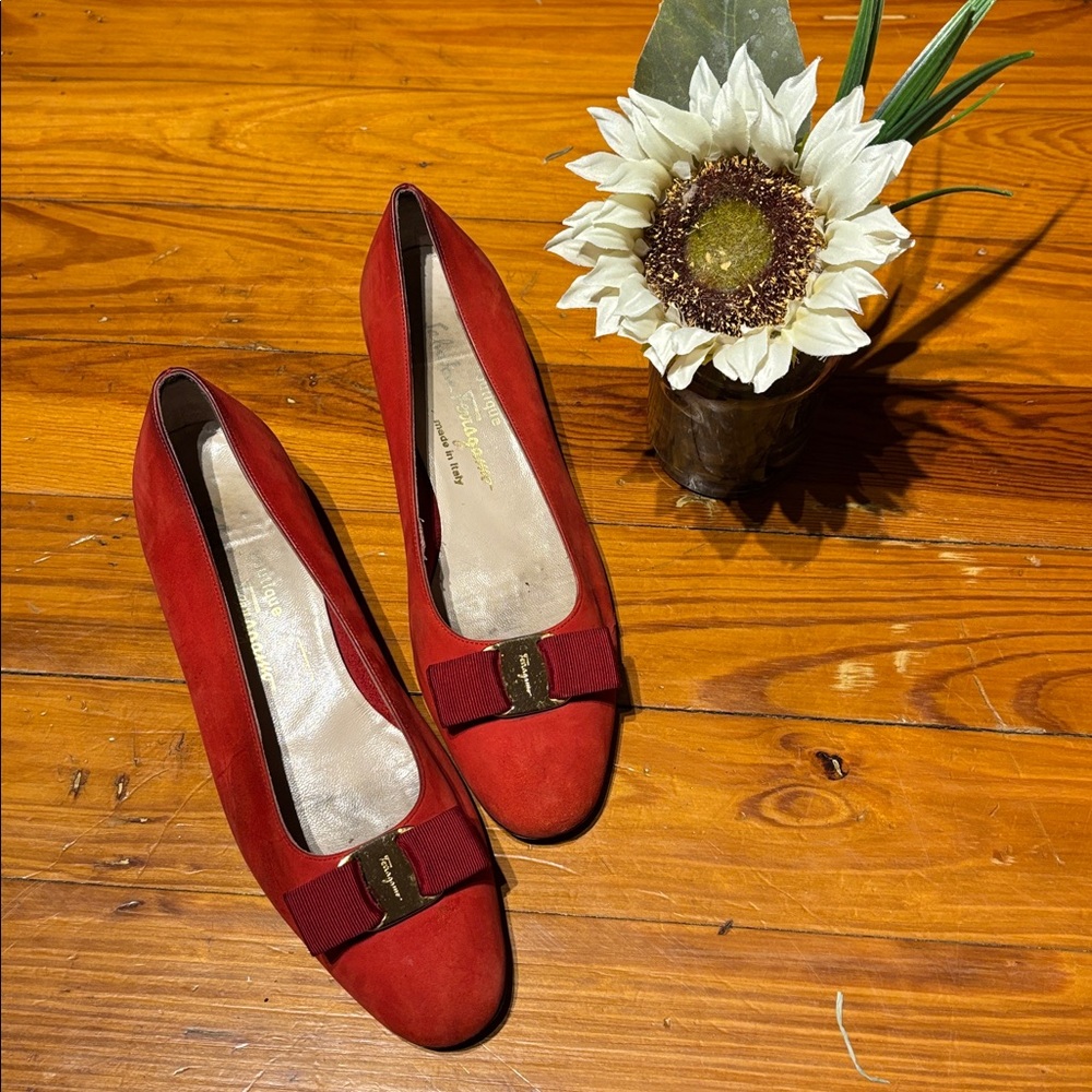 🎁 Salvatore Ferragamo Red Vintage Flats suede shoes with Bow